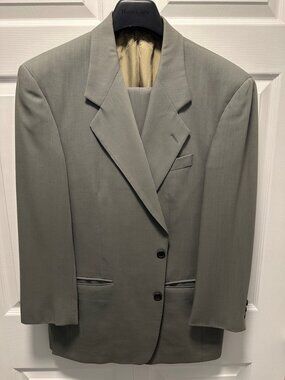 Harry Rosen brand two piece suit 42R-100 % pure virgin wool. Very high quality